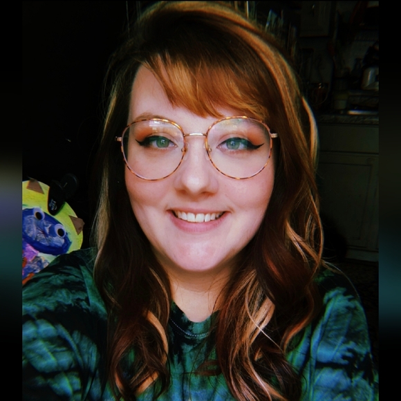 Meet your Posh Ambassador, Alexis - Picture 2 of 12